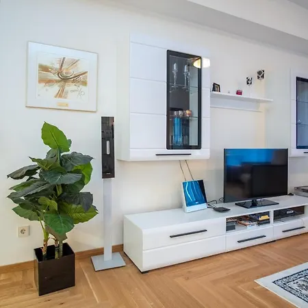 Dream - One Bedroom With Balcony By The Sea *